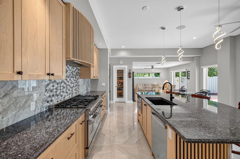 Image 13 of 87 For 2024 Harbourview Drive