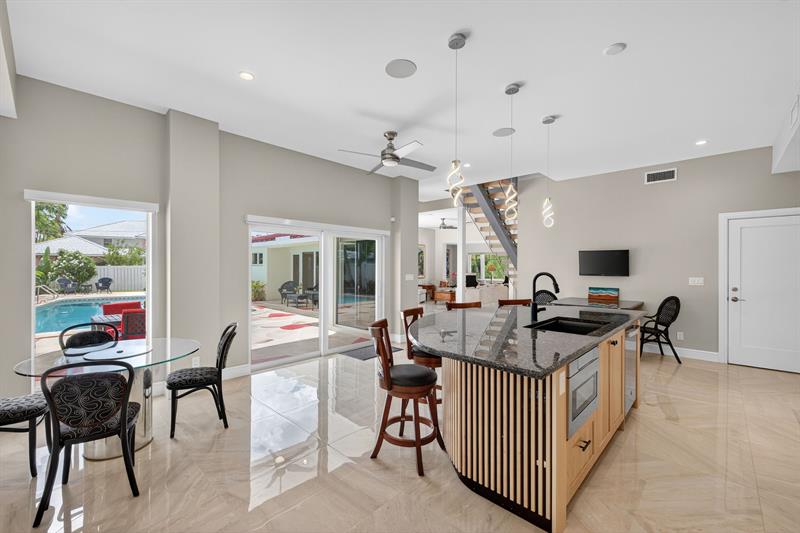 Image 17 of 87 For 2024 Harbourview Drive