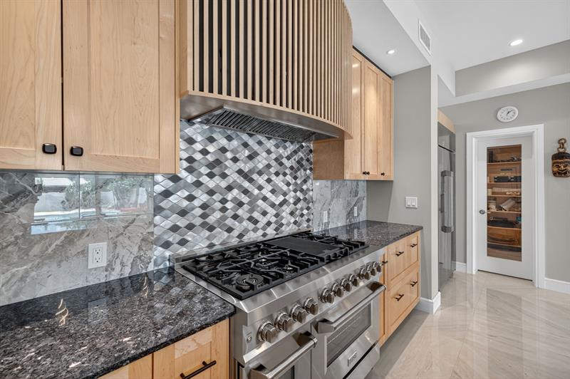 Image 19 of 87 For 2024 Harbourview Drive