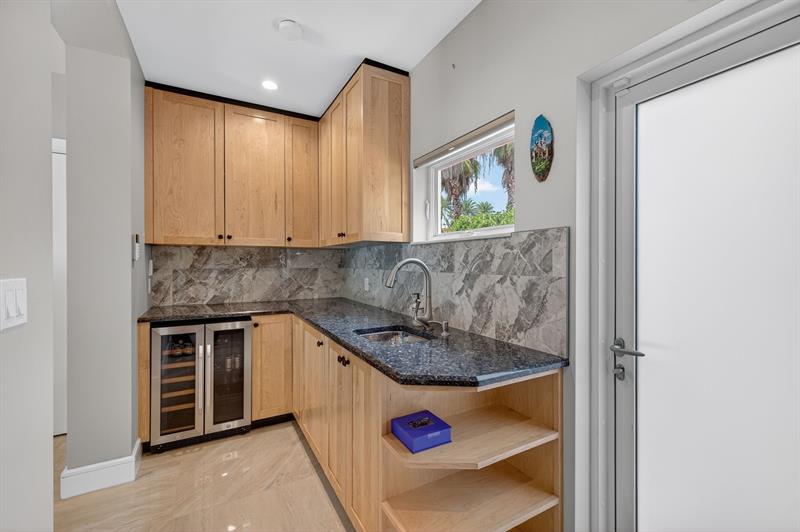 Image 21 of 87 For 2024 Harbourview Drive