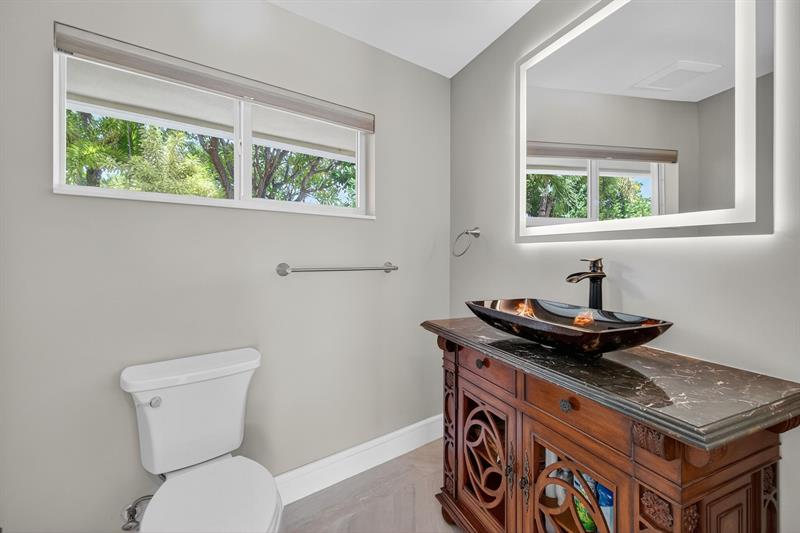 Image 26 of 87 For 2024 Harbourview Drive