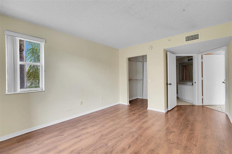 Image 18 of 42 For 9645 1st Ct  1-210