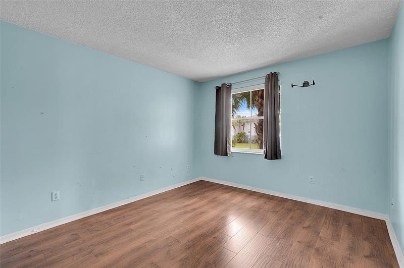 Image 25 of 42 For 9645 1st Ct  1-210