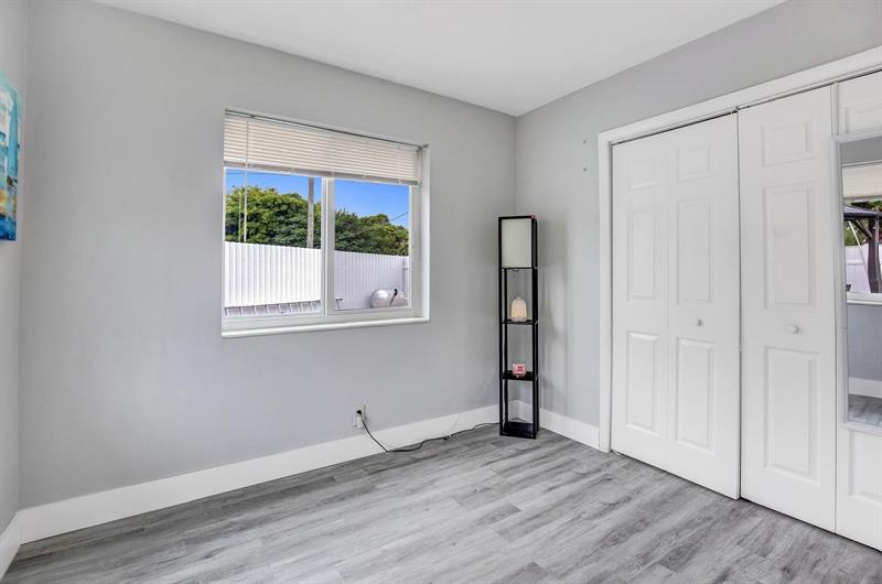 Image 13 of 25 For 600 14th Pl  