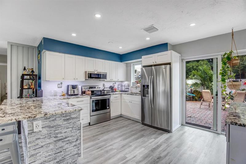 Image 7 of 25 For 600 14th Pl  