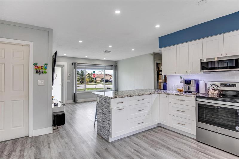 Image 8 of 25 For 600 14th Pl  