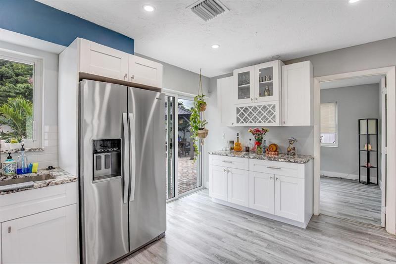 Image 9 of 25 For 600 14th Pl  