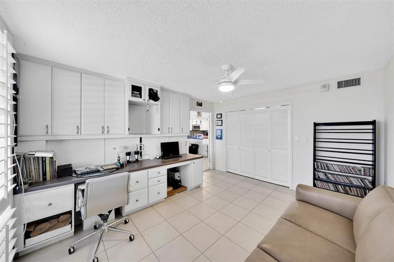 Image 23 of 24 For 3000 Ocean Blvd  1020