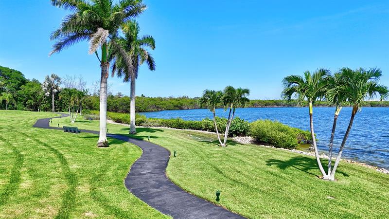 Image 18 of 20 For 3412 Causeway Blvd  103