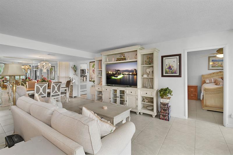 Image 4 of 20 For 3412 Causeway Blvd  103