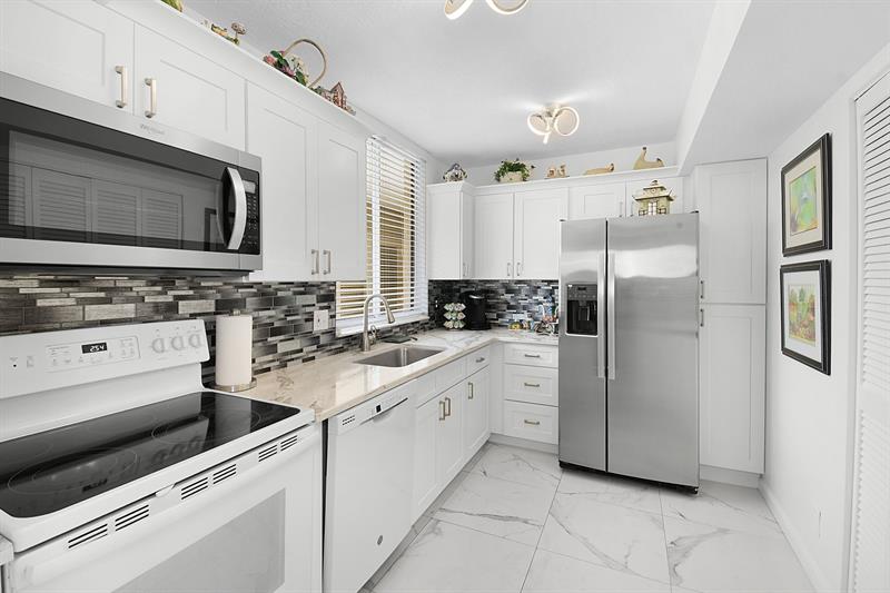 Image 5 of 20 For 3412 Causeway Blvd  103