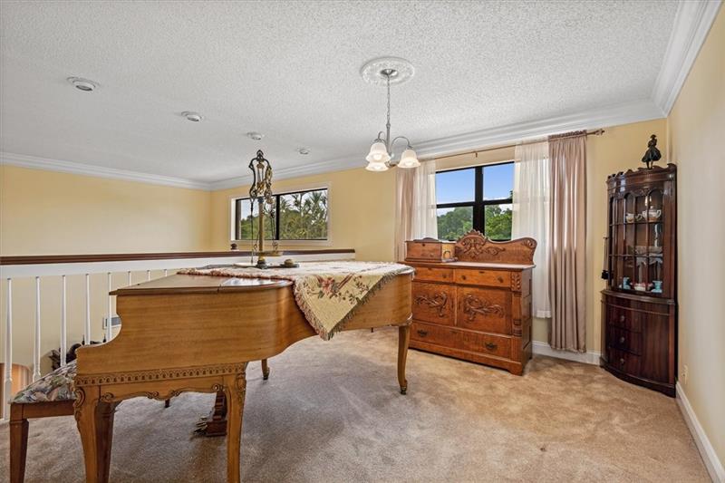 Image 19 of 34 For 8680 Eagle Run Dr