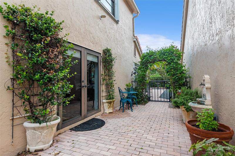 Image 26 of 34 For 8680 Eagle Run Dr