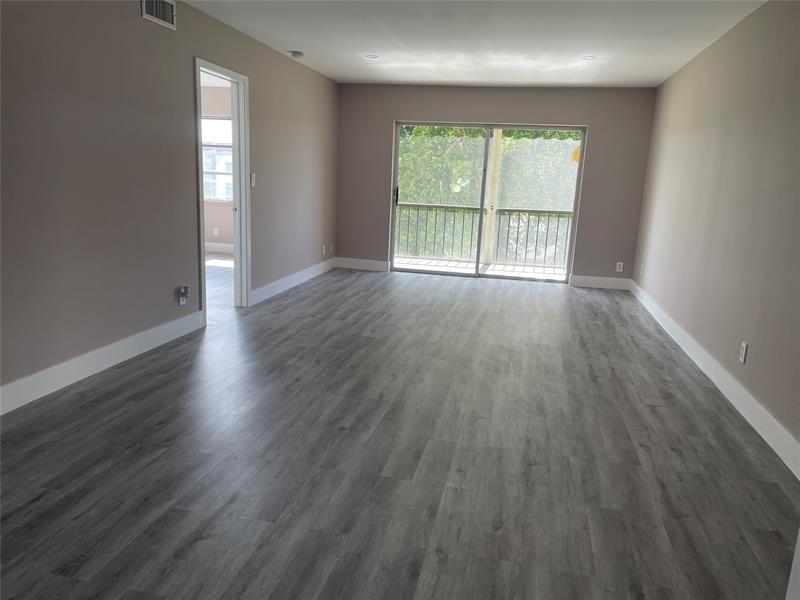 Image 11 of 69 For 8962 Hollybrook Blvd  308