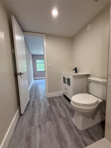Image 14 of 69 For 8962 Hollybrook Blvd  308