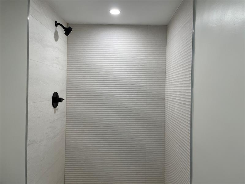 Image 15 of 69 For 8962 Hollybrook Blvd  308