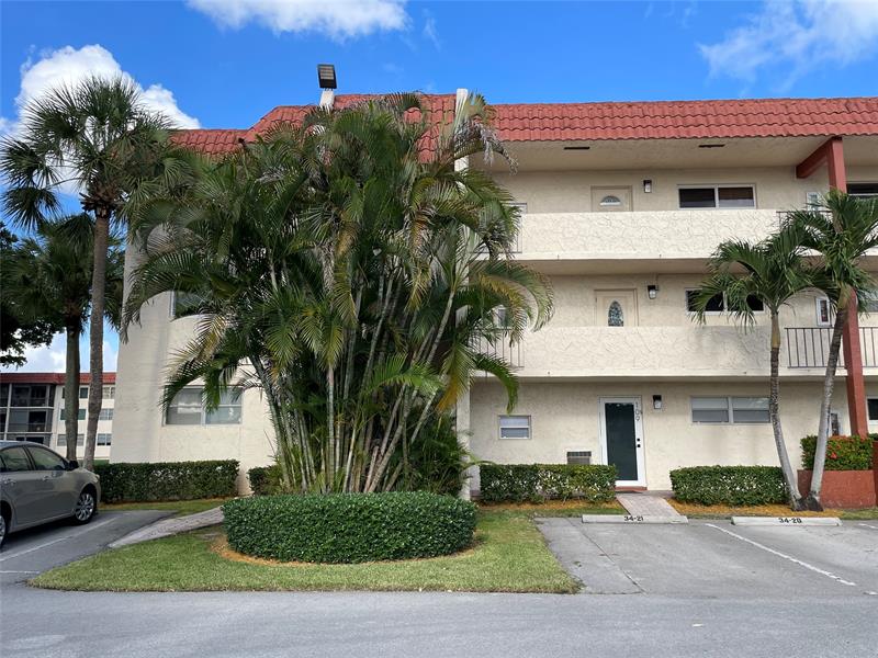 Image 23 of 69 For 8962 Hollybrook Blvd  308
