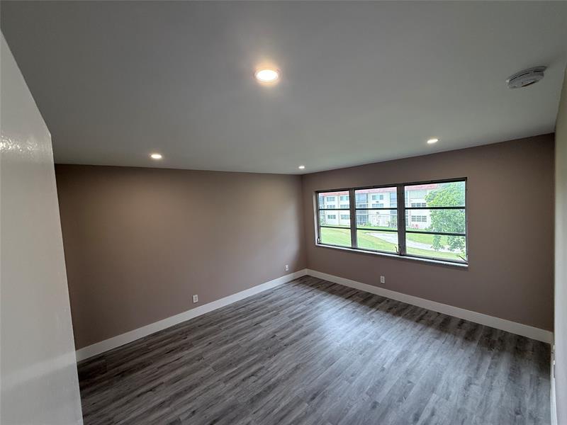 Image 46 of 69 For 8962 Hollybrook Blvd  308