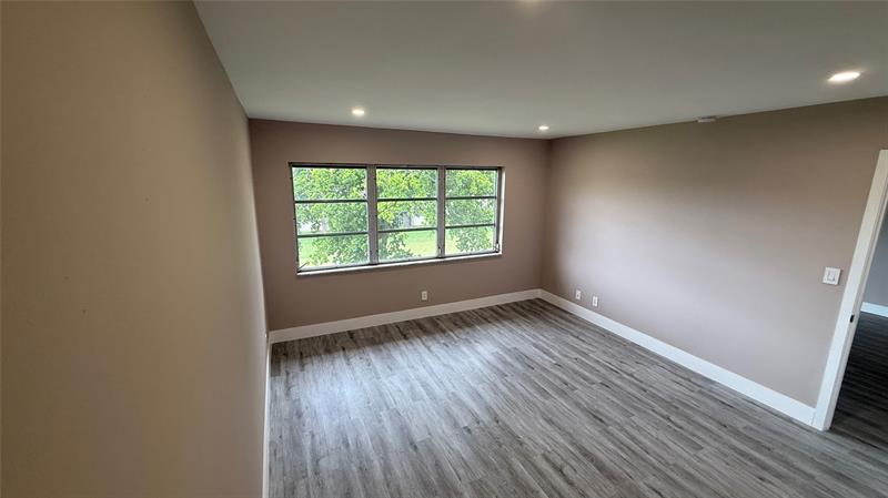 Image 53 of 69 For 8962 Hollybrook Blvd  308