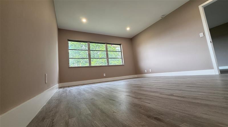 Image 55 of 69 For 8962 Hollybrook Blvd  308
