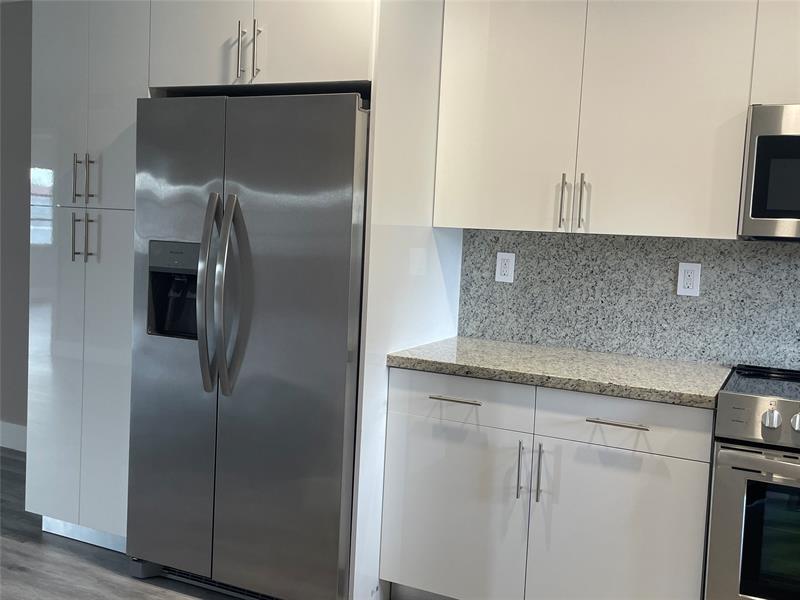 Image 7 of 69 For 8962 Hollybrook Blvd  308