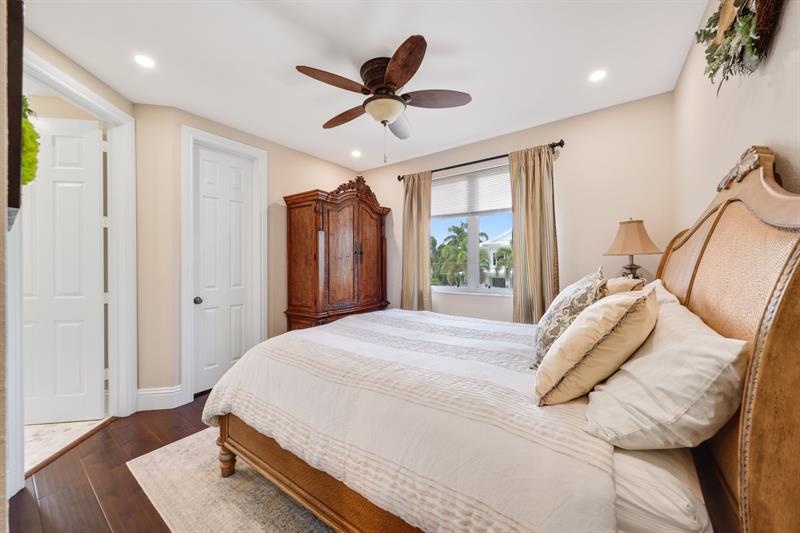 Image 44 of 95 For 4850 29th Ave