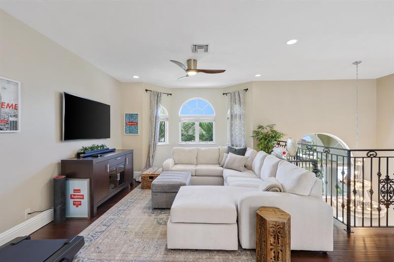 Image 47 of 95 For 4850 29th Ave