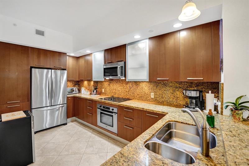 Image 11 of 70 For 4445 El Mar Dr  2314