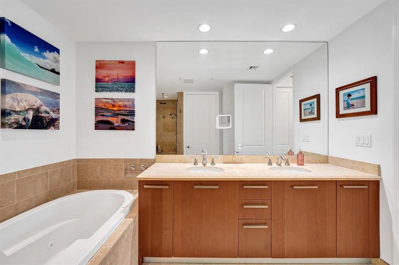 Image 29 of 70 For 4445 El Mar Dr  2314