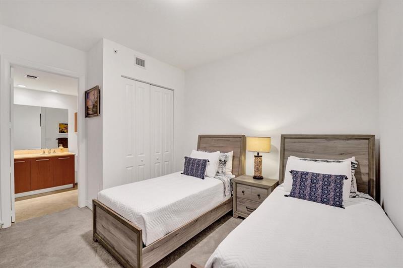 Image 31 of 70 For 4445 El Mar Dr  2314