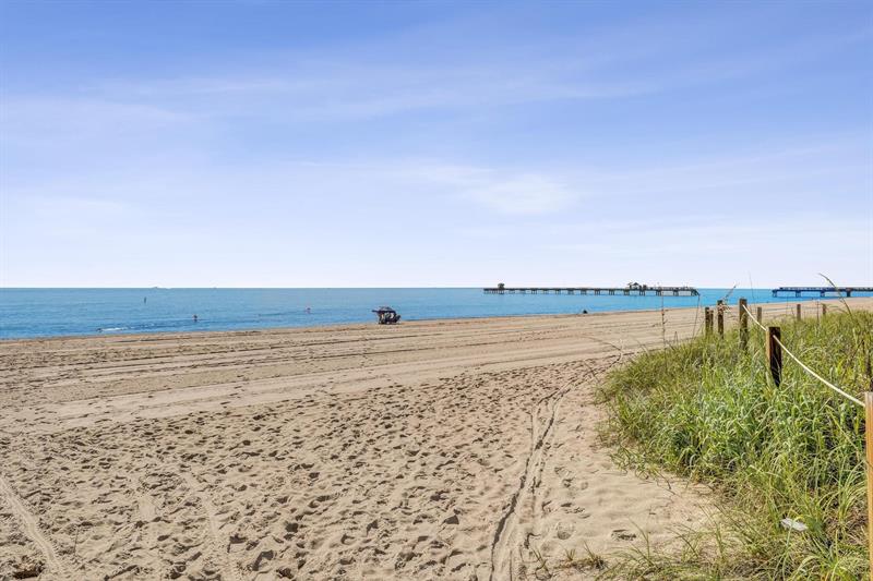 Image 47 of 70 For 4445 El Mar Dr  2314