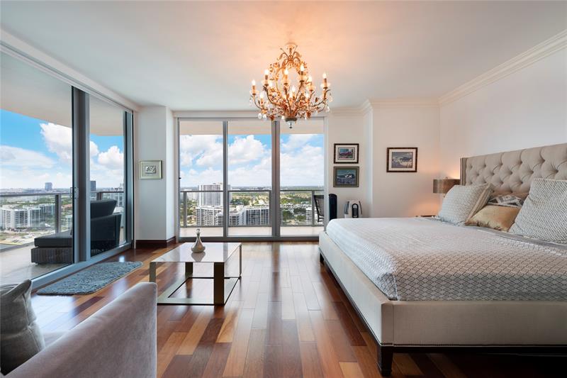 Image 20 of 37 For 3101 Ocean Dr  2201