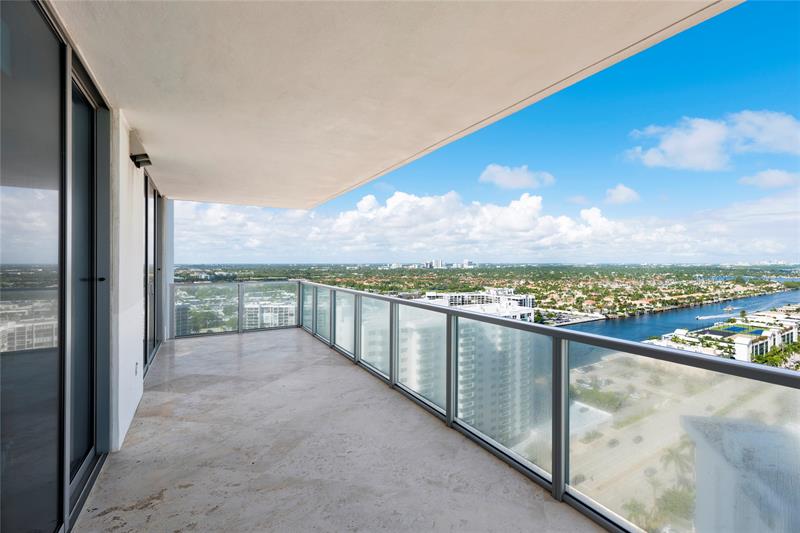 Image 29 of 37 For 3101 Ocean Dr  2201