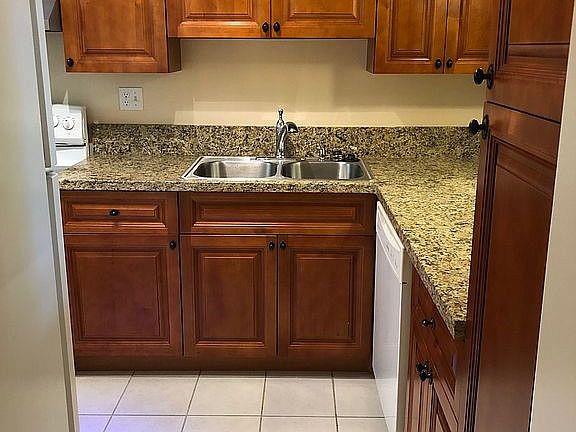 Image 10 of 32 For 8433 Forest Hills Dr  307