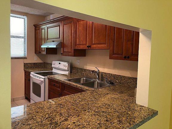 Image 11 of 32 For 8433 Forest Hills Dr  307