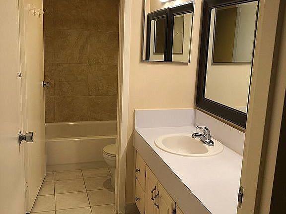 Image 19 of 32 For 8433 Forest Hills Dr  307