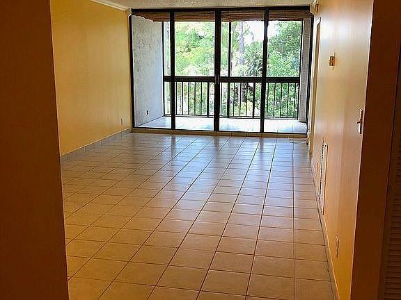 Image 23 of 32 For 8433 Forest Hills Dr  307