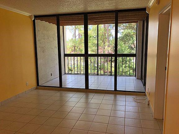 Image 24 of 32 For 8433 Forest Hills Dr  307