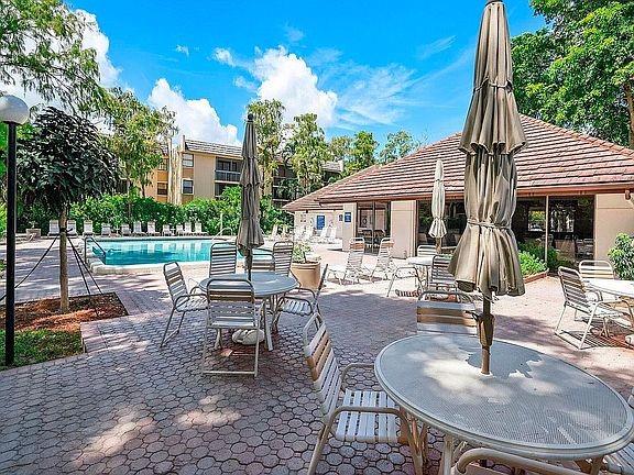 Image 5 of 32 For 8433 Forest Hills Dr  307