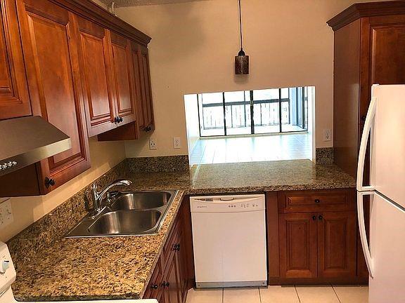 Image 7 of 32 For 8433 Forest Hills Dr  307