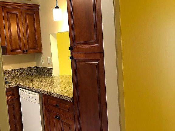 Image 9 of 32 For 8433 Forest Hills Dr  307