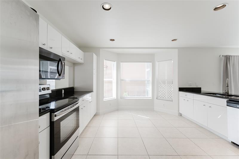 Image 11 of 42 For 10646 Lake Oak Way