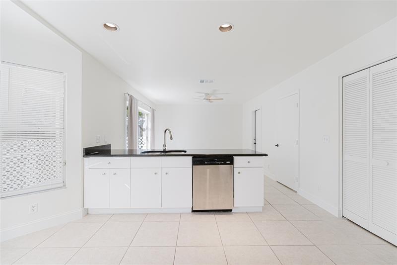 Image 14 of 42 For 10646 Lake Oak Way