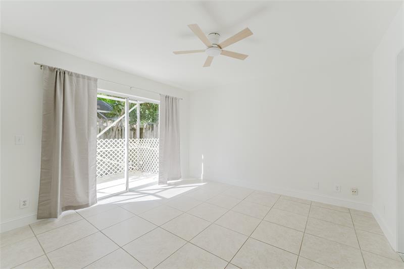 Image 16 of 42 For 10646 Lake Oak Way