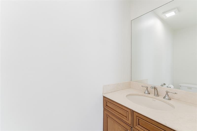 Image 19 of 42 For 10646 Lake Oak Way