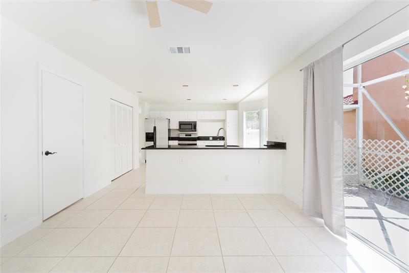 Image 20 of 42 For 10646 Lake Oak Way