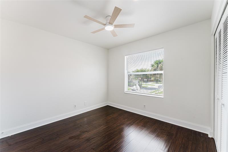 Image 27 of 42 For 10646 Lake Oak Way