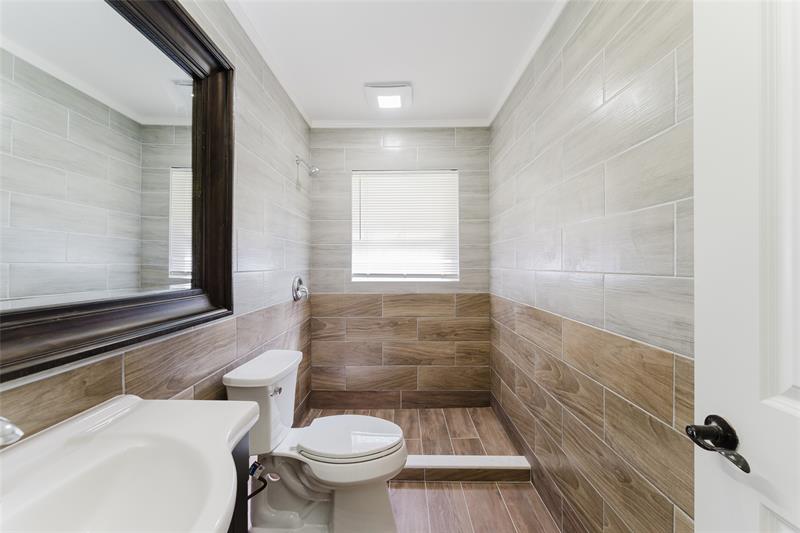 Image 30 of 42 For 10646 Lake Oak Way