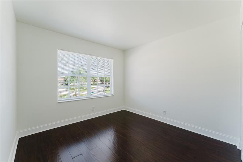 Image 32 of 42 For 10646 Lake Oak Way