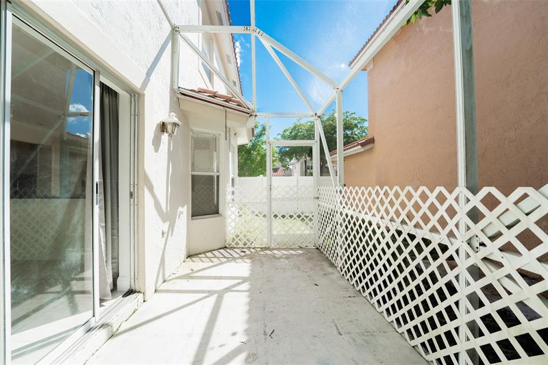 Image 4 of 42 For 10646 Lake Oak Way